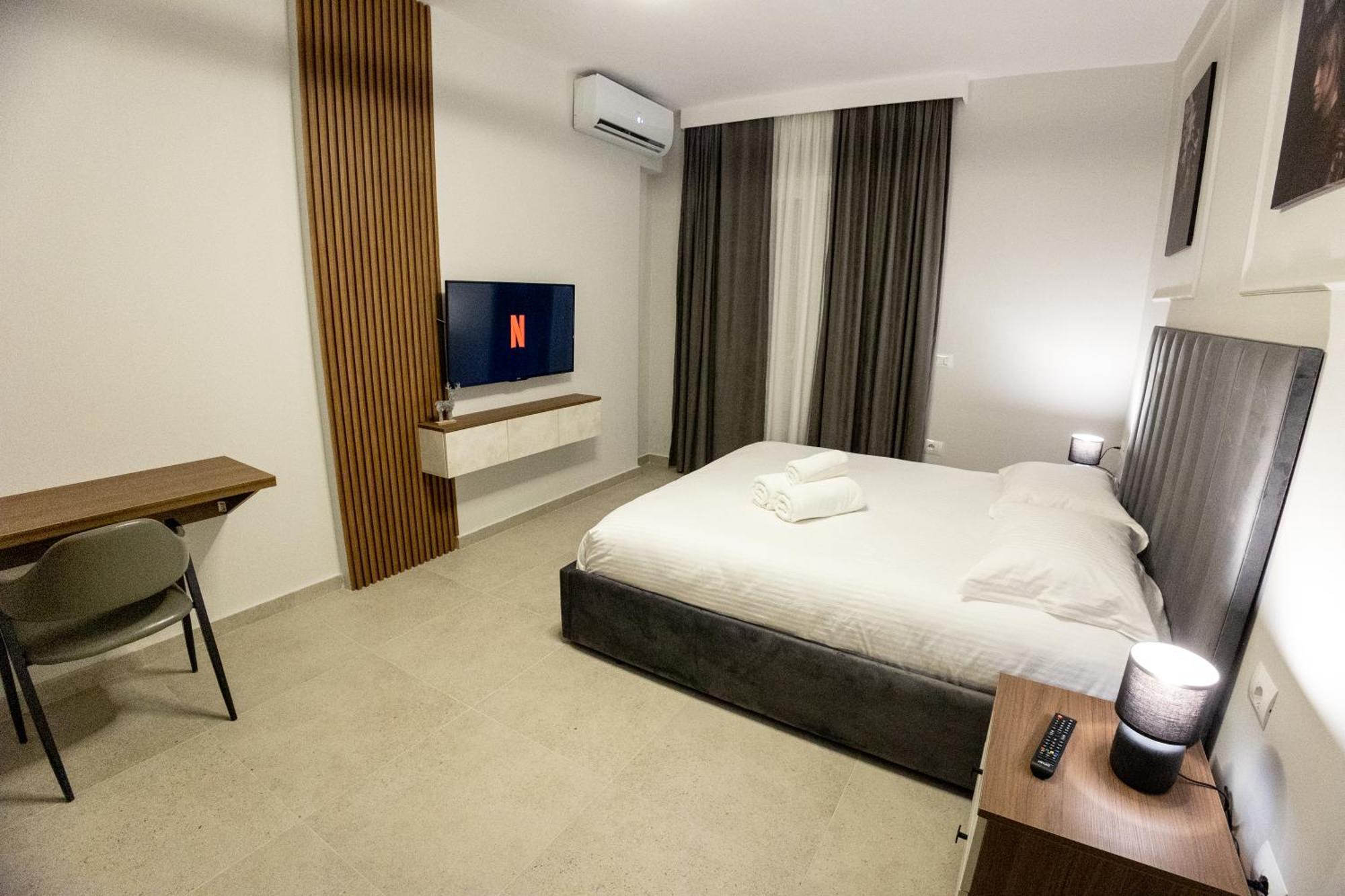 Tirana Days Free Parking Apartment Bagian luar foto