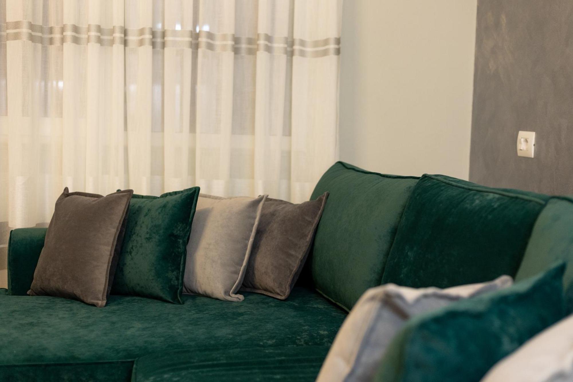 Tirana Days Free Parking Apartment Bagian luar foto