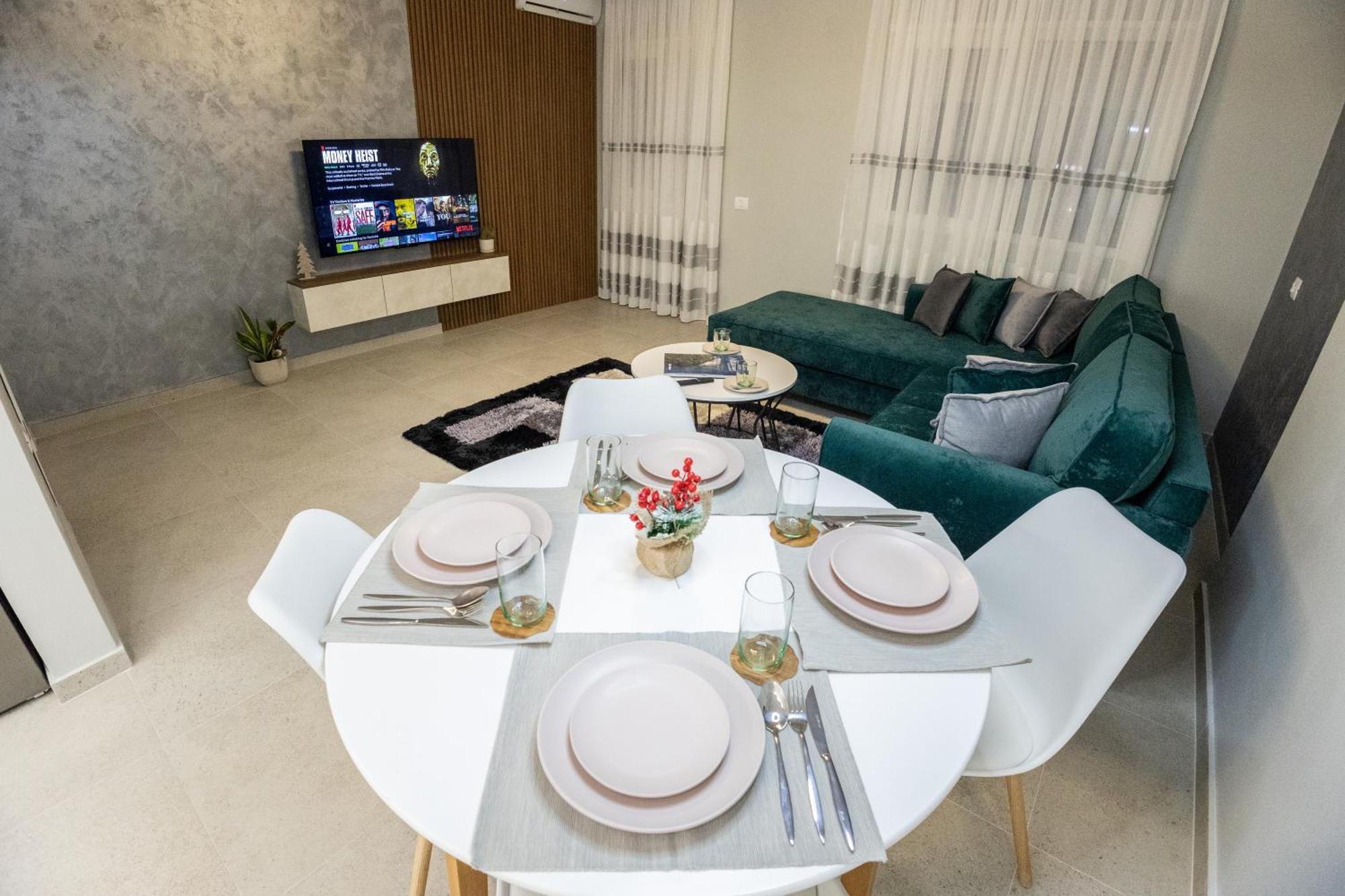 Tirana Days Free Parking Apartment Bagian luar foto