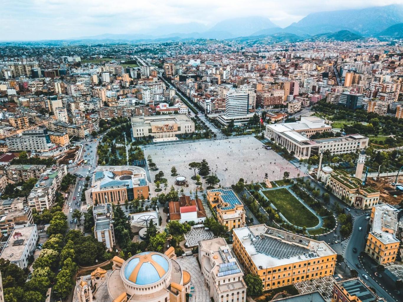 Tirana Days Free Parking Apartment Bagian luar foto